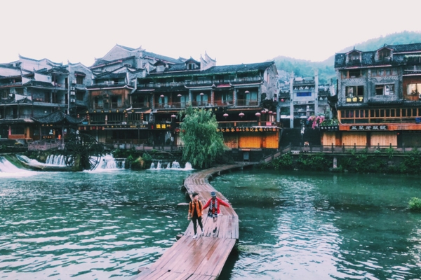 Mặc gì khi đi du lịch Phượng Hoàng Cổ Trấn để có bộ ảnh đẹp nhất?